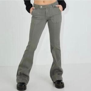 Garage Low Rise Flare Pants Size 5 Olive‎ Green